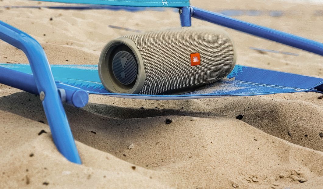 مقایسه ویژگیهای اسپیکر بلوتوثی JBL Charge 5 و JBL Charge 4