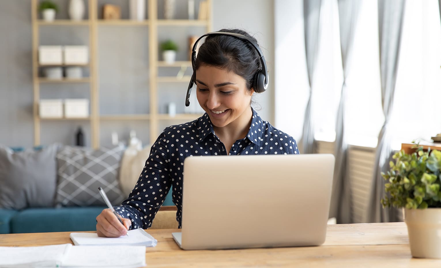 انتخاب هدفون مناسب برای هدیه | Choosing the right headphones for a gift انتخاب هدفون مناسب برای هدیه | Choosing the right headphones for a gift