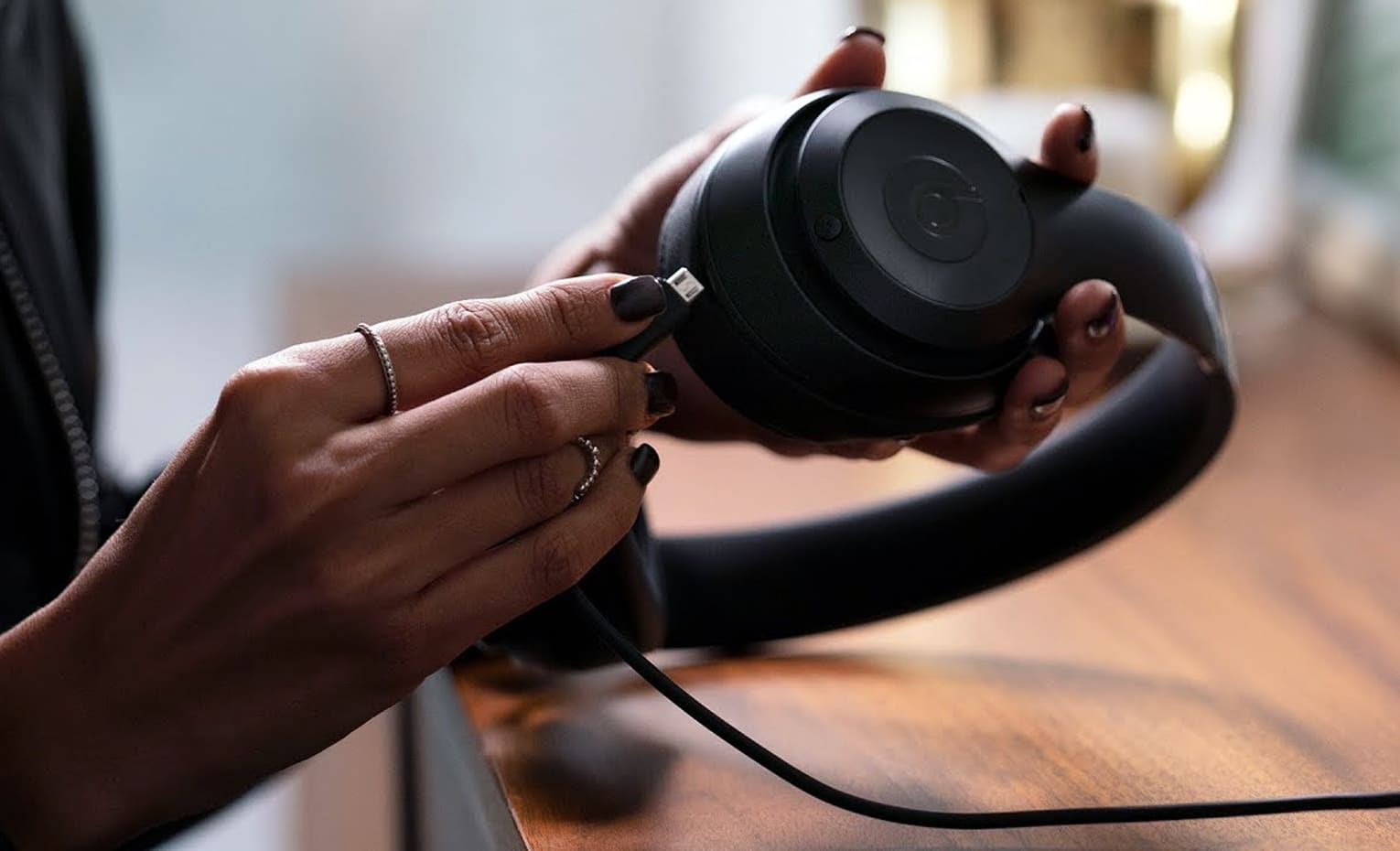 چهار باور غلط در مورد شارژ هدفون | Four misconceptions about charging headphones چهار باور غلط در مورد شارژ هدفون