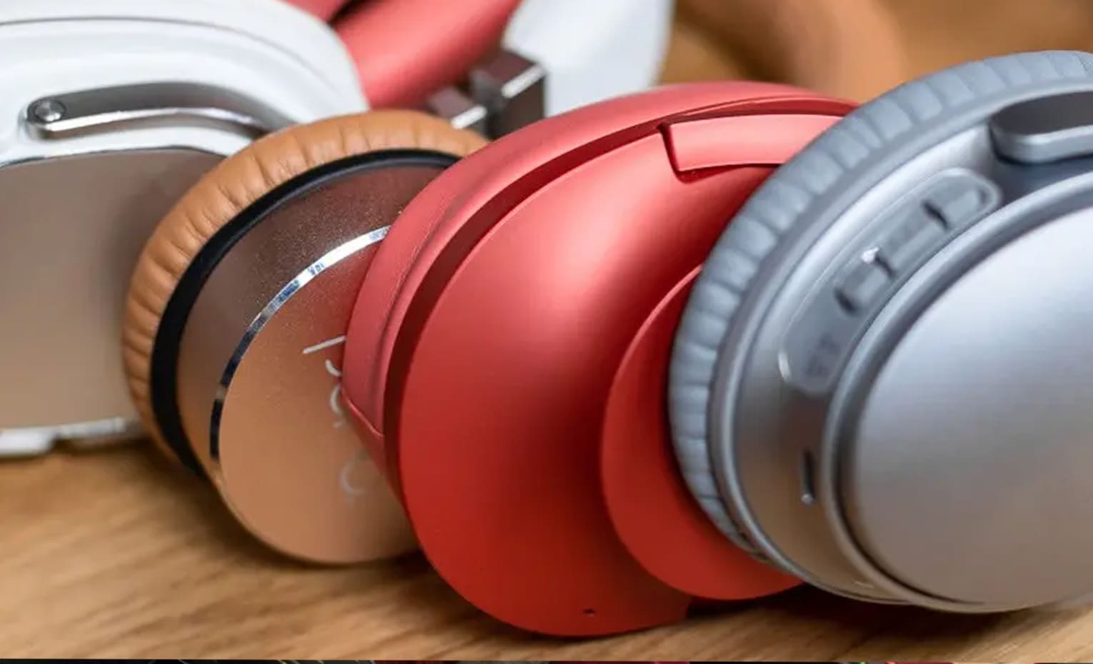 بهترین هدفون برای لایو استریم | The best headphones for live streaming بهترین هدفون برای لایو استریم | The best headphones for live streaming
