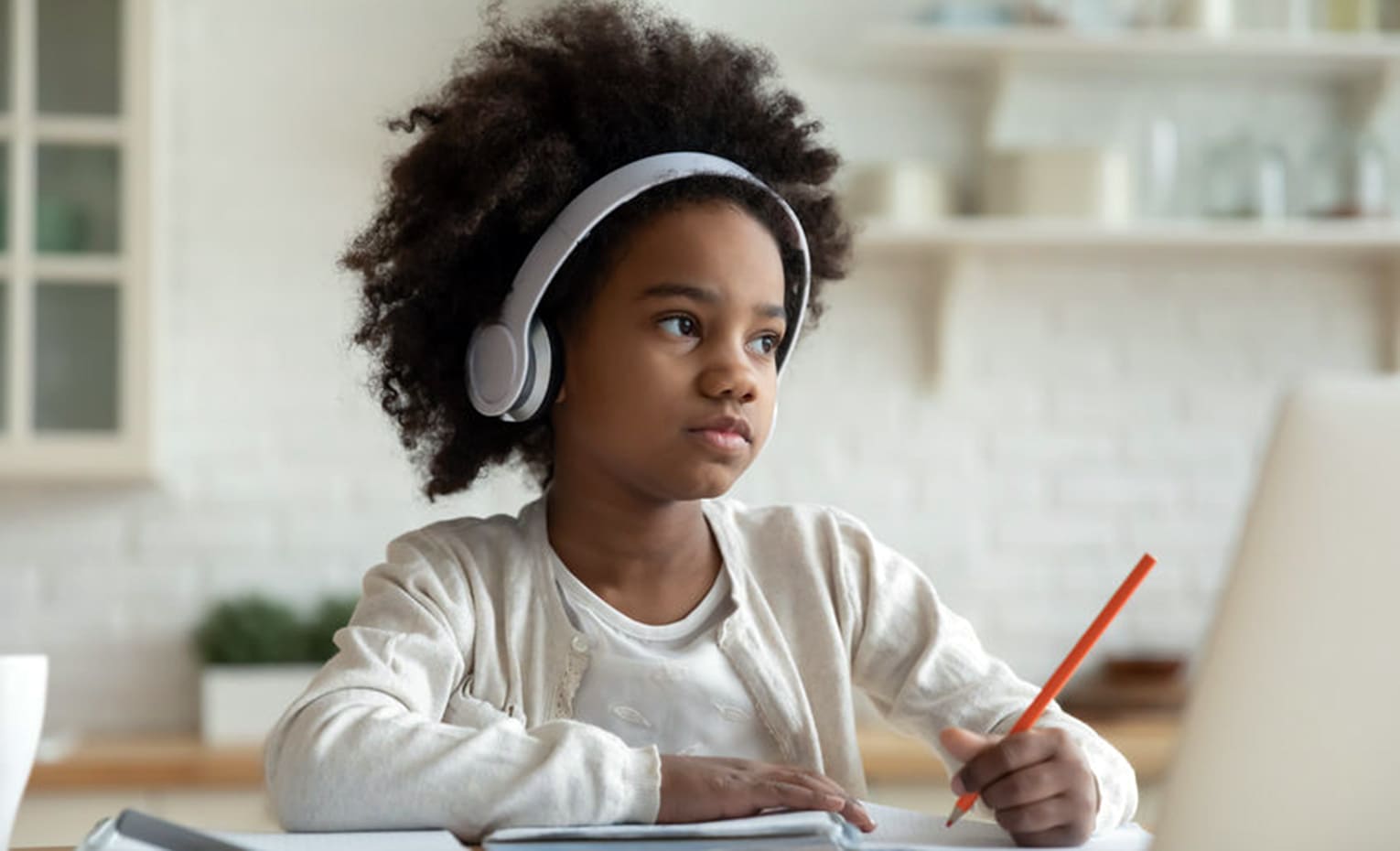 نکات قبل از خرید هدفون برای کودکان | tips before buying headphones for children نکات قبل از خرید هدفون برای کودکان