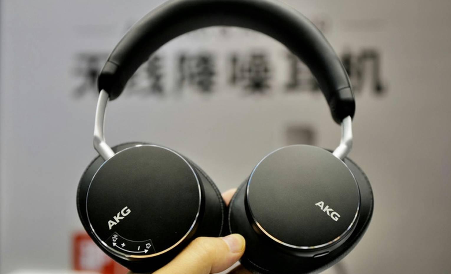 بررسی هدفون بی سیم هیبریدی AKG N9 بررسی هدفون بی سیم هیبریدی AKG N9