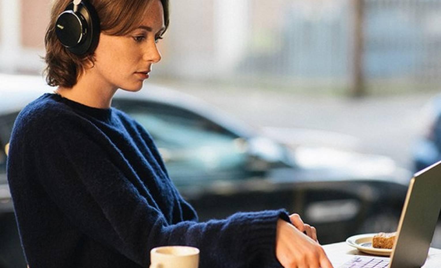 بررسی هدفون بی سیم هیبریدی AKG N9 بررسی هدفون بی سیم هیبریدی AKG N9