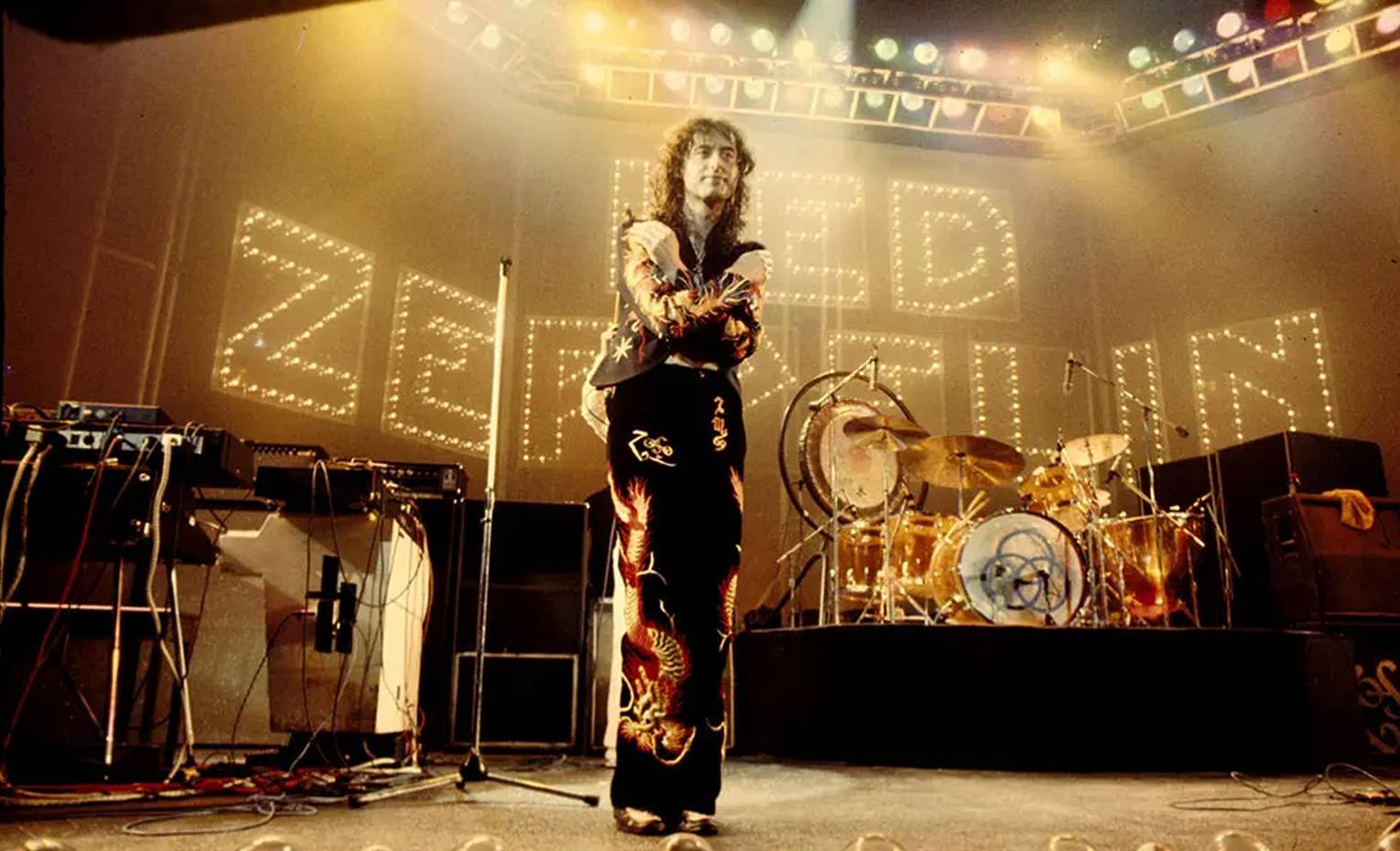 داستان موسیقی پلکانی به سوی بهشت از led zeppelin داستان موسیقی پلکانی به سوی بهشت از led zeppelin