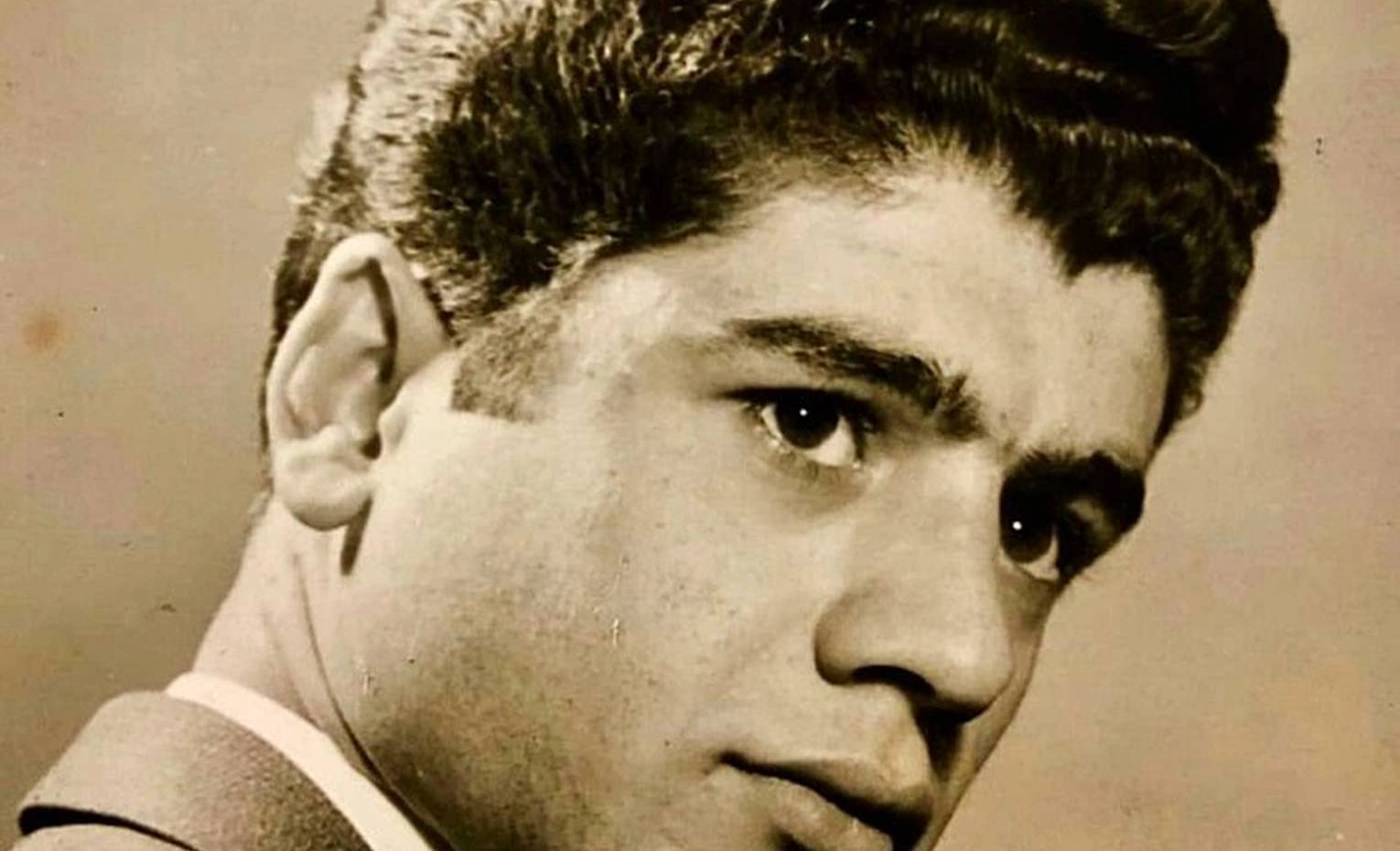 منوچهر والیزاده؛ راوی خاطرات نسلها منوچهر والیزاده؛ راوی خاطرات نسلها