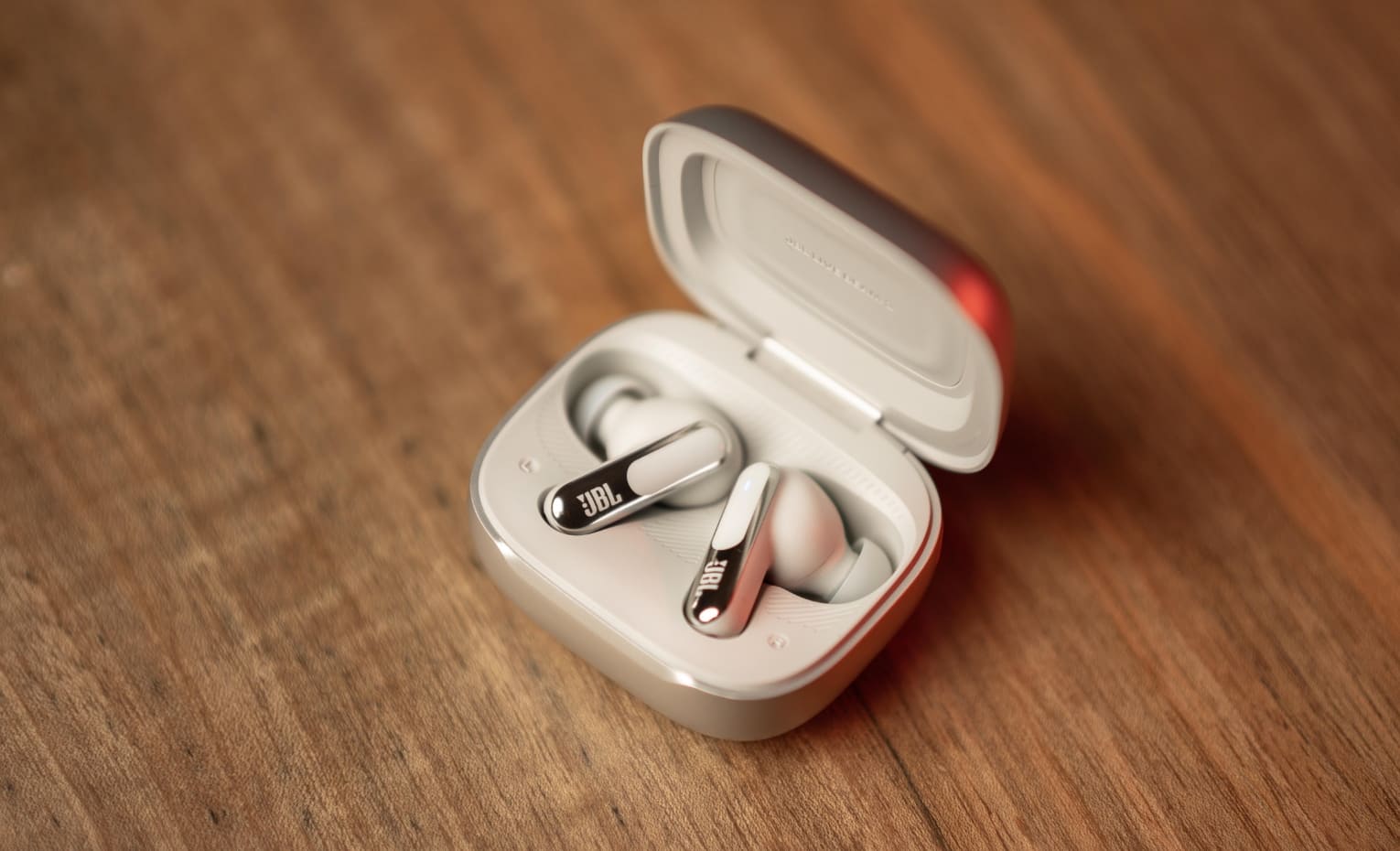 نویز کنسلینگ تطبیقی JBL یا Adaptive Noise Cancelling نویز کنسلینگ تطبیقی JBL یا Adaptive Noise Cancelling