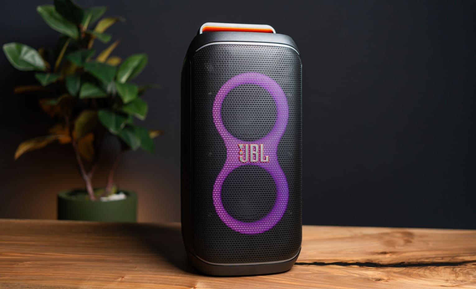 اسپیکر پارتی باکس JBL متناسب با فضای هر اتاق (فروردین 1404) اسپیکر پارتی باکس JBL متناسب با فضای هر اتاق (فروردین 1404)
