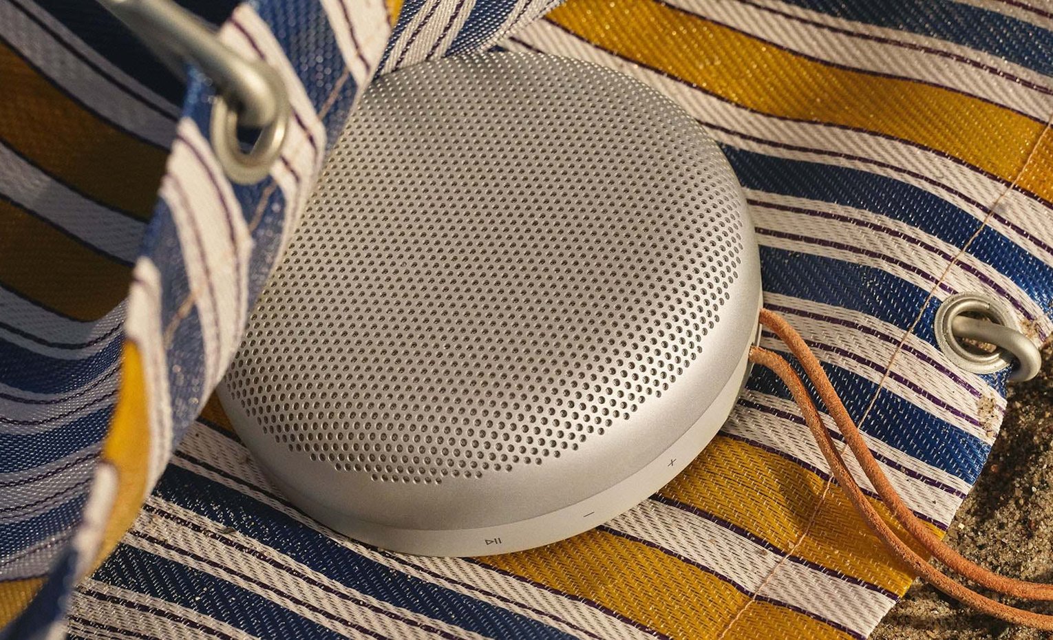 مقایسه اسپیکر JBL Xtreme 3 و بنگ اند آلفسن BEOSOUND A1 مقایسه اسپیکر JBL Xtreme 3 و بنگ اند آلفسن BEOSOUND A1