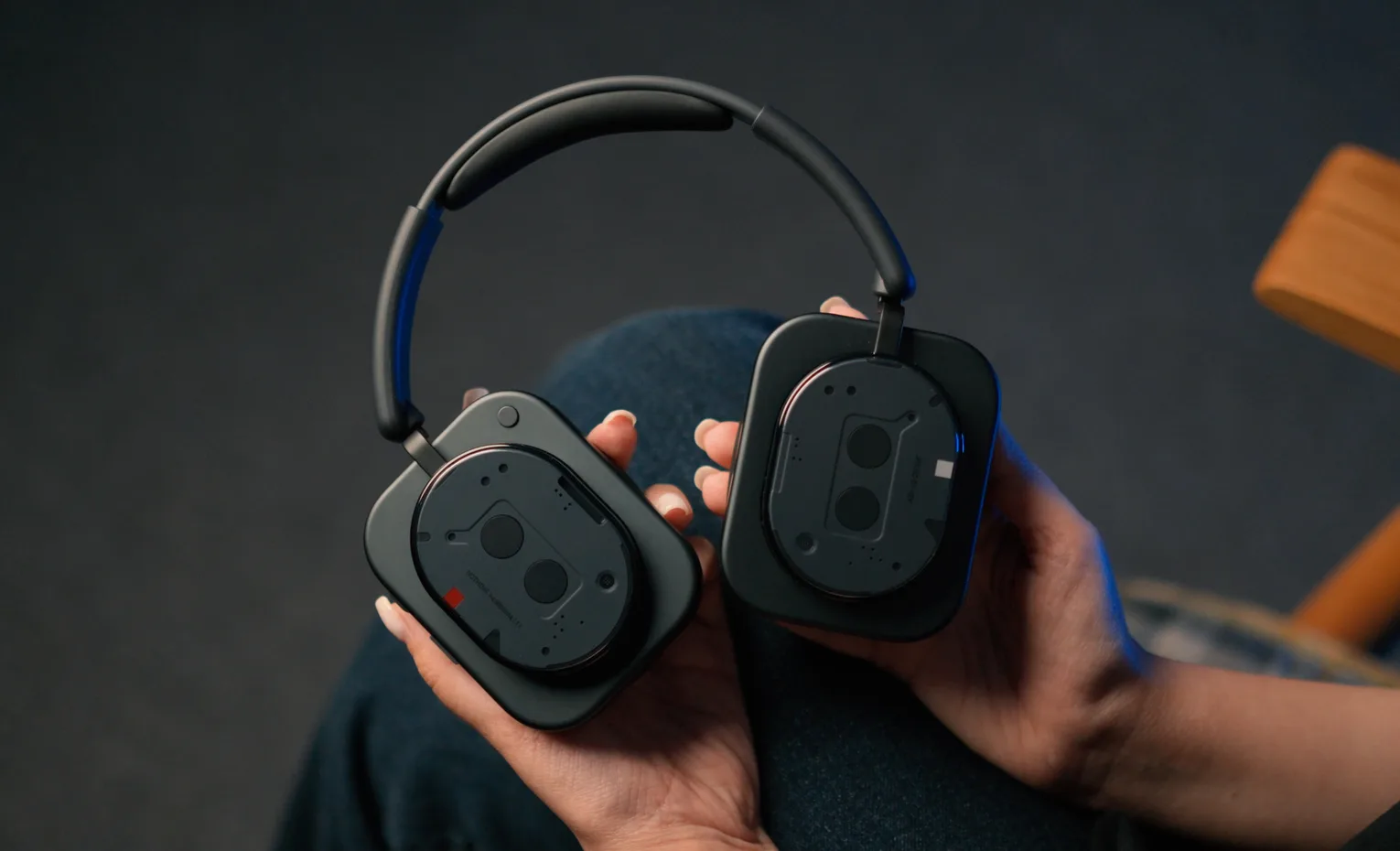 مقایسه هدفون ناتینگ مدل Headphone 1 با CMF Headphone Pro مقایسه هدفون ناتینگ مدل Headphone 1 با CMF Headphone Pro