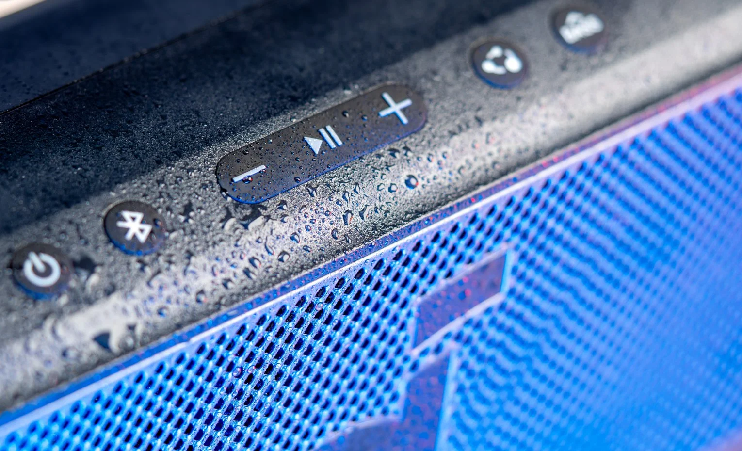 مقایسه اسپیکر JBL Charge 5 با انکر Boom 2 SE مقایسه اسپیکر JBL Charge 5 با انکر Boom 2 SE