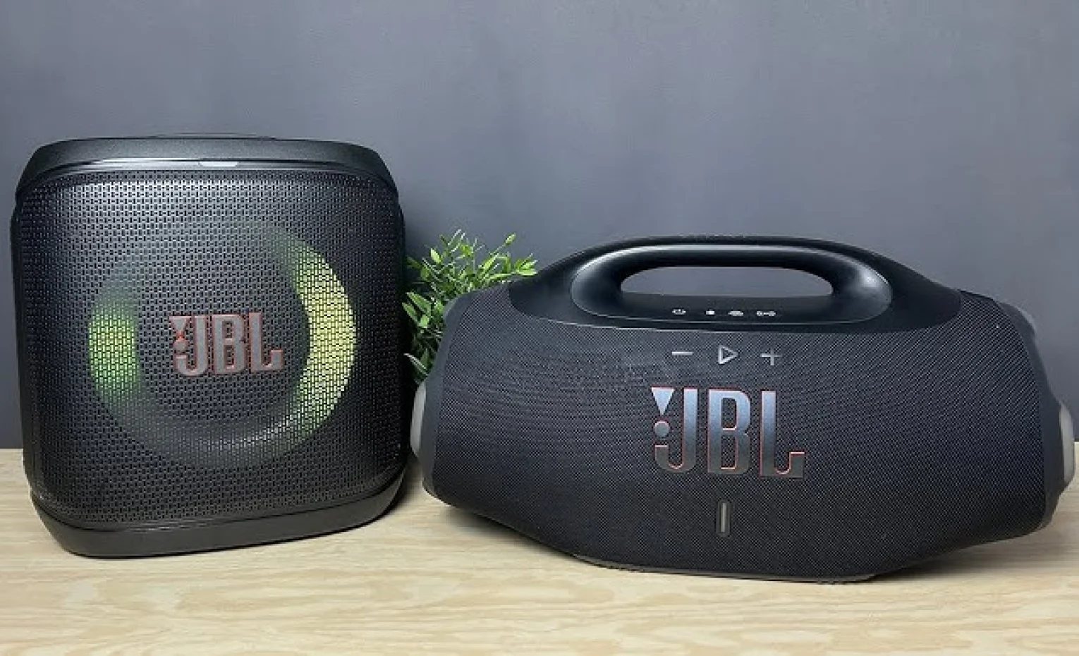 مقایسه اسپیکر JBL BOOMBOX 4 با JBL Partybox Encore 2 مقایسه اسپیکر JBL BOOMBOX 4 با JBL Partybox Encore 2