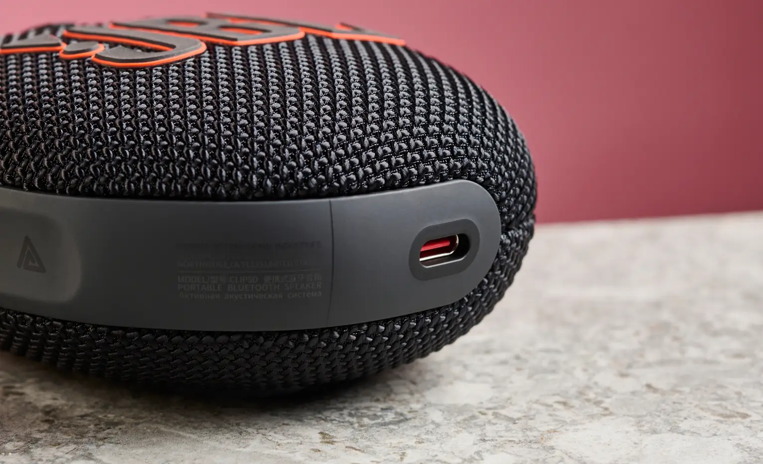 مقایسه اسپیکر JBL Clip 5 با ادیفایر MP100 Plus مقایسه اسپیکر JBL Clip 5 با ادیفایر MP100 Plus