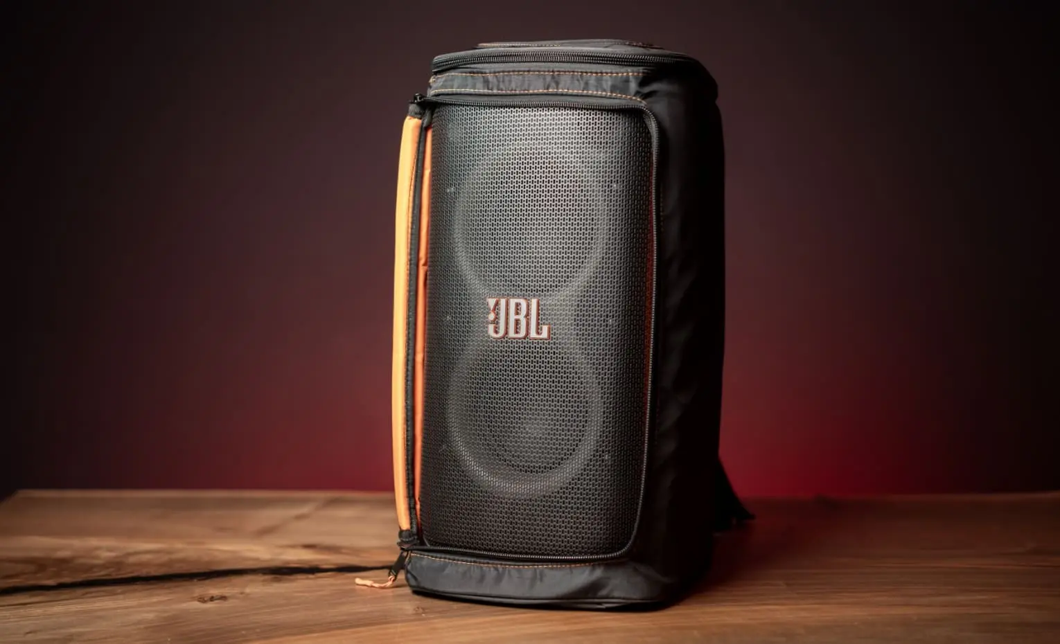 حمل JBL PartyBox Club 120 با کاور و بدون آسیب حمل JBL PartyBox Club 120 با کاور و بدون آسیب