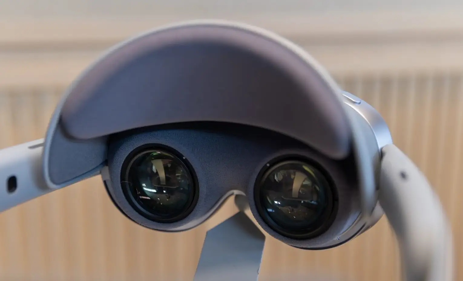 جزئیات محرمانه عینک هوشمند سامسونگ XR فاش شد، لنز فتوکرومیک جزئیات محرمانه عینک هوشمند سامسونگ XR فاش شد، لنز فتوکرومیک