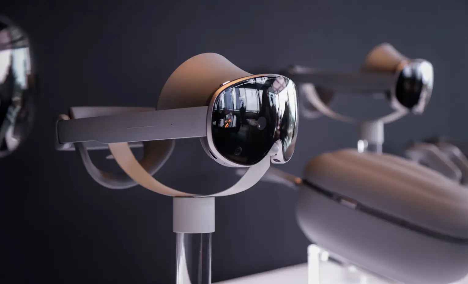 جزئیات محرمانه عینک هوشمند سامسونگ XR فاش شد، لنز فتوکرومیک جزئیات محرمانه عینک هوشمند سامسونگ XR فاش شد، لنز فتوکرومیک