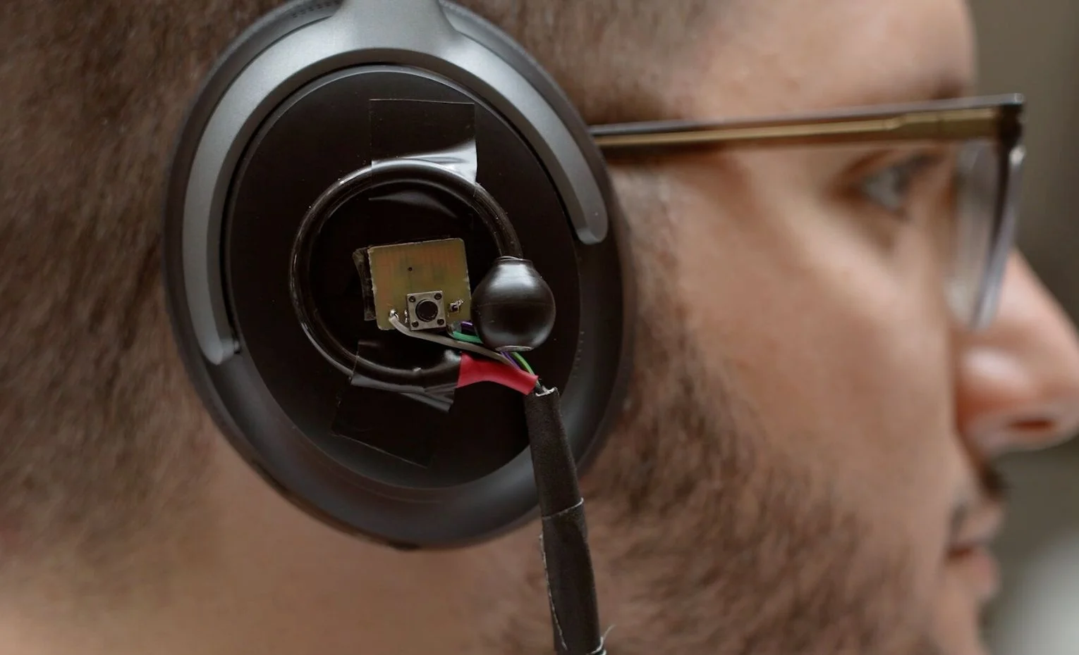 هدفون هوش مصنوعی بهطور خودکار مخاطب شما را تشخیص میدهد هدفون هوش مصنوعی بهطور خودکار مخاطب شما را تشخیص میدهد