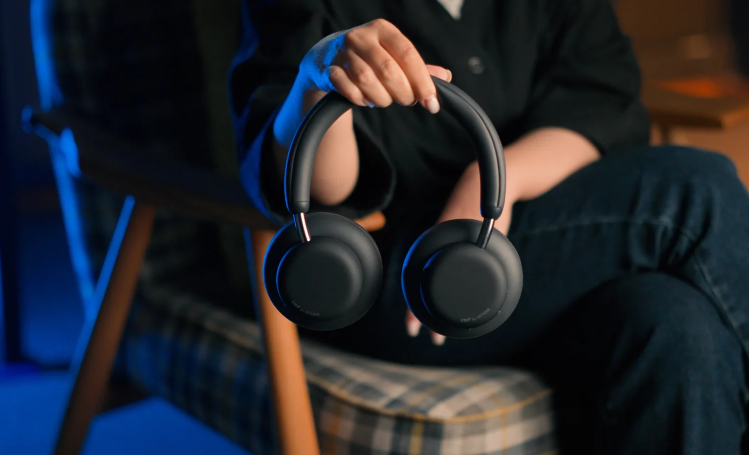 مقایسه هدفون ناتینگ CMF Headphone Pro با جی بی ال Live 780NC مقایسه هدفون ناتینگ CMF Headphone Pro با جی بی ال Live 780NC
