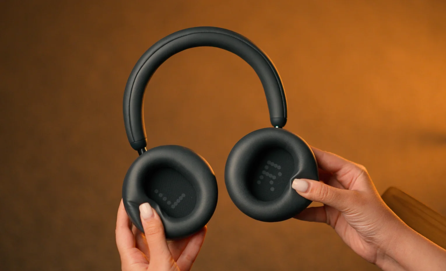 مقایسه هدفون ناتینگ CMF Headphone Pro با جی بی ال Live 780NC مقایسه هدفون ناتینگ CMF Headphone Pro با جی بی ال Live 780NC