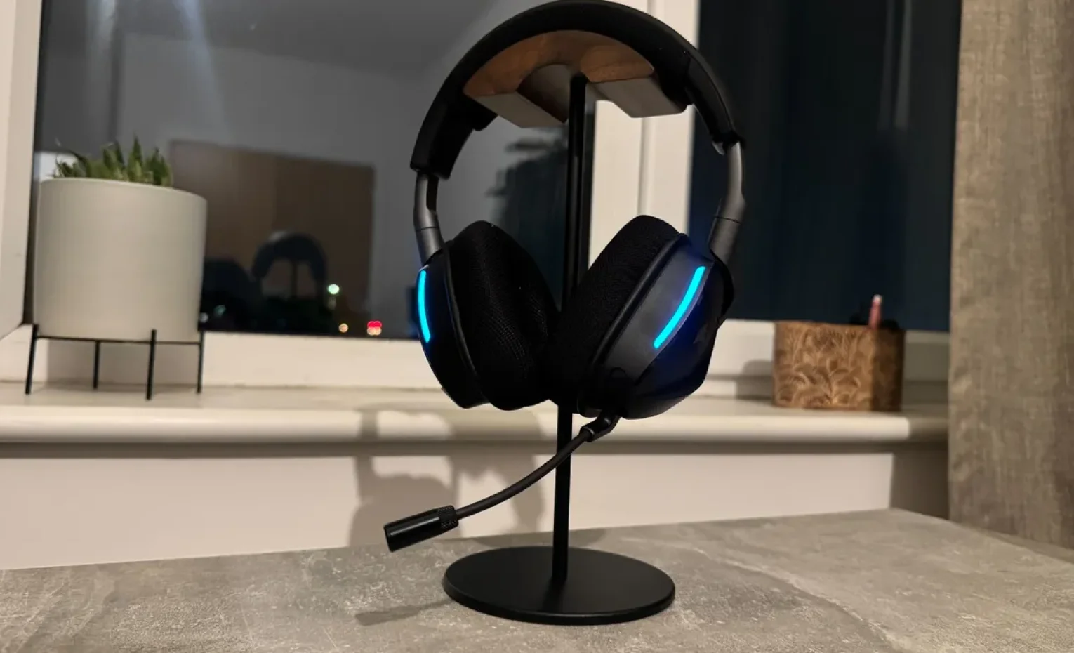 بررسی هدفون گیمینگ کورسیر Void v2 MAX، صدای هوشمند بررسی هدفون گیمینگ کورسیر Void v2 MAX، صدای هوشمند