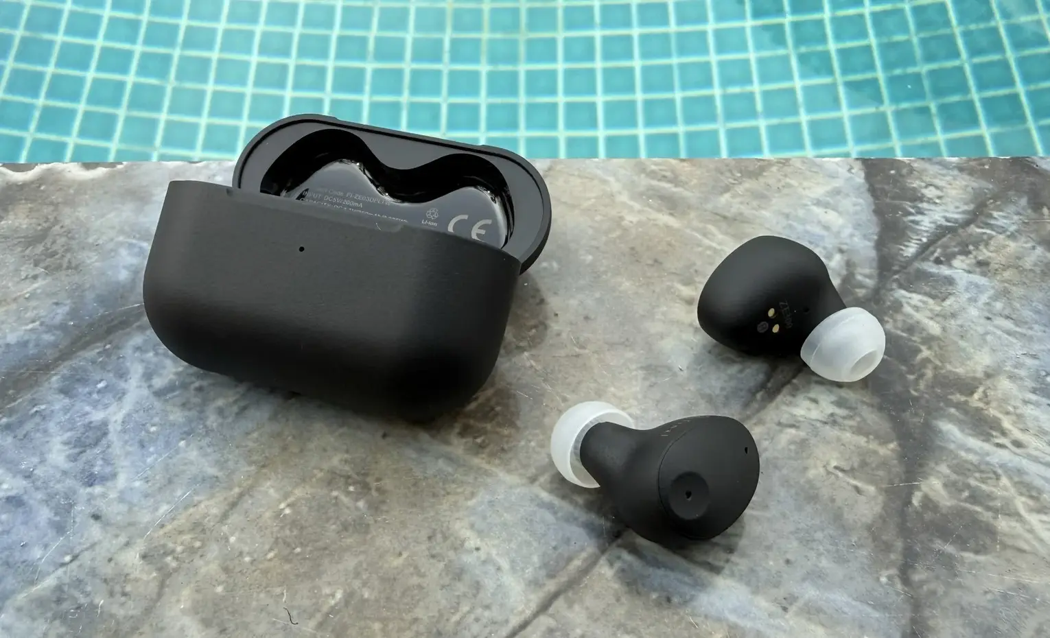 آیا هندزفری Final ZE300 تاج و تخت سونی را به خطر میاندازد؟ آیا هندزفری Final ZE300 تاج و تخت سونی را به خطر میاندازد؟