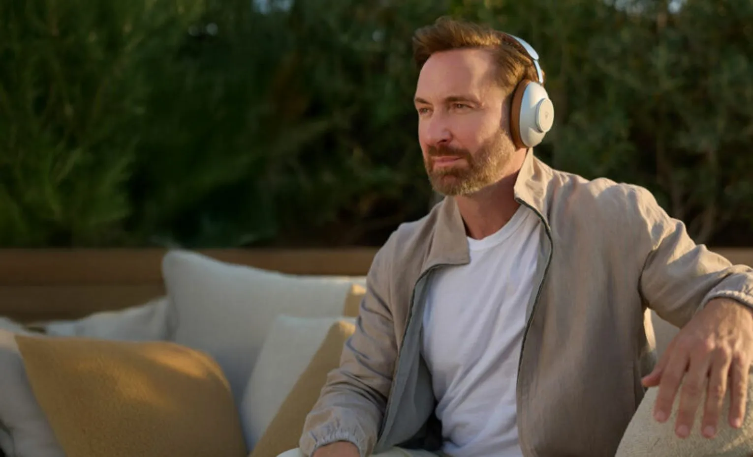 هدفون روی گوشی لئو لووه، اولین محصول صوتی برند آلمانی هدفون روی گوشی لئو لووه، اولین محصول صوتی برند آلمانی