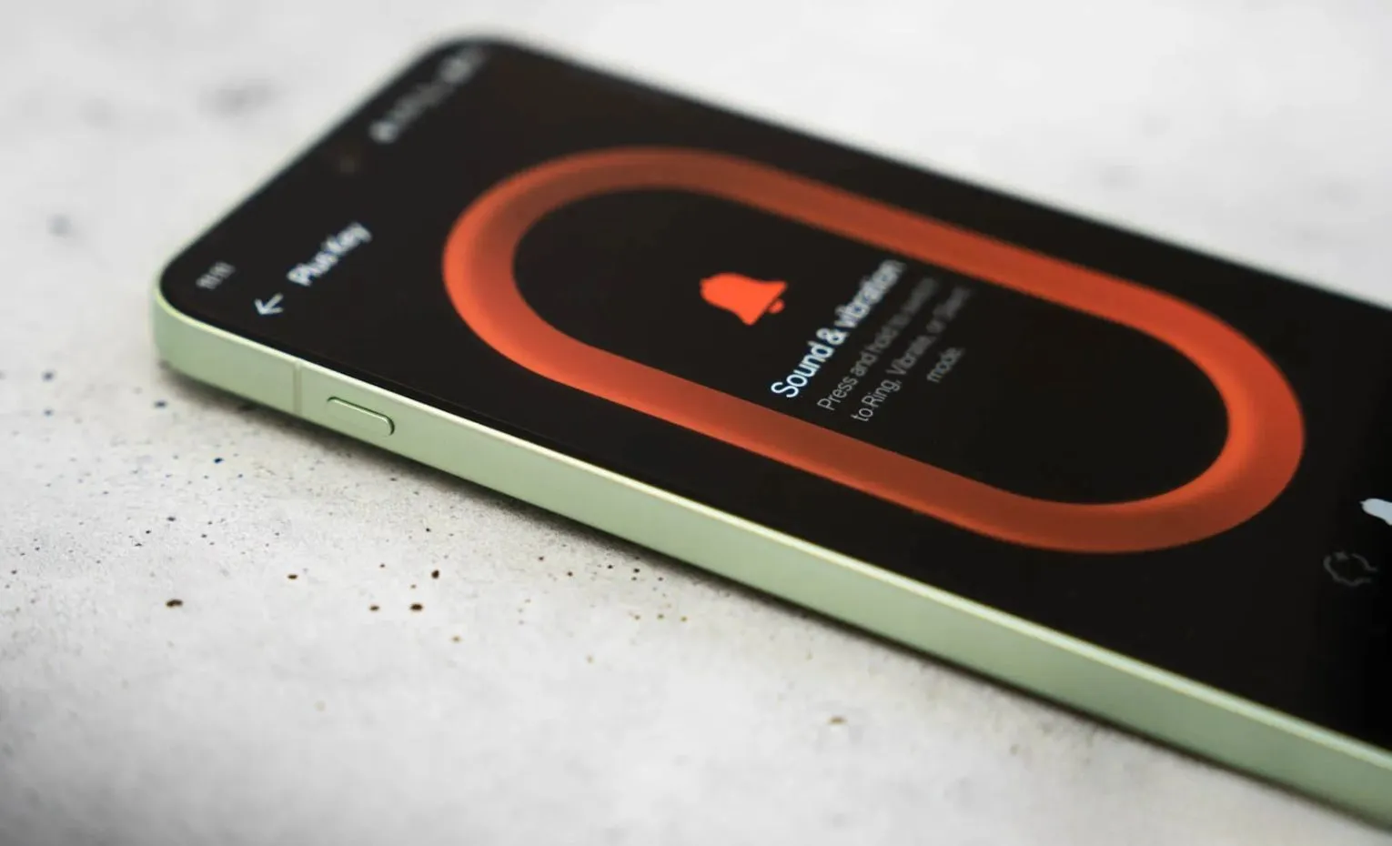 گوشی وان پلاس 15R، بررسی اولیه باتری غول پیکر و نمایشگر سریع گوشی وان پلاس 15R، بررسی اولیه باتری غول پیکر و نمایشگر سریع