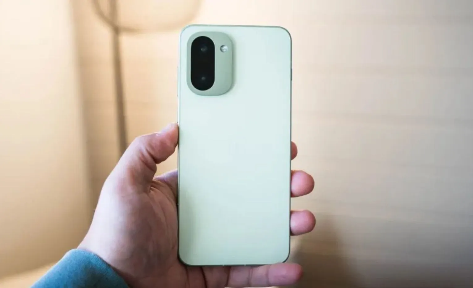 گوشی وان پلاس 15R، بررسی اولیه باتری غول پیکر و نمایشگر سریع گوشی وان پلاس 15R، بررسی اولیه باتری غول پیکر و نمایشگر سریع