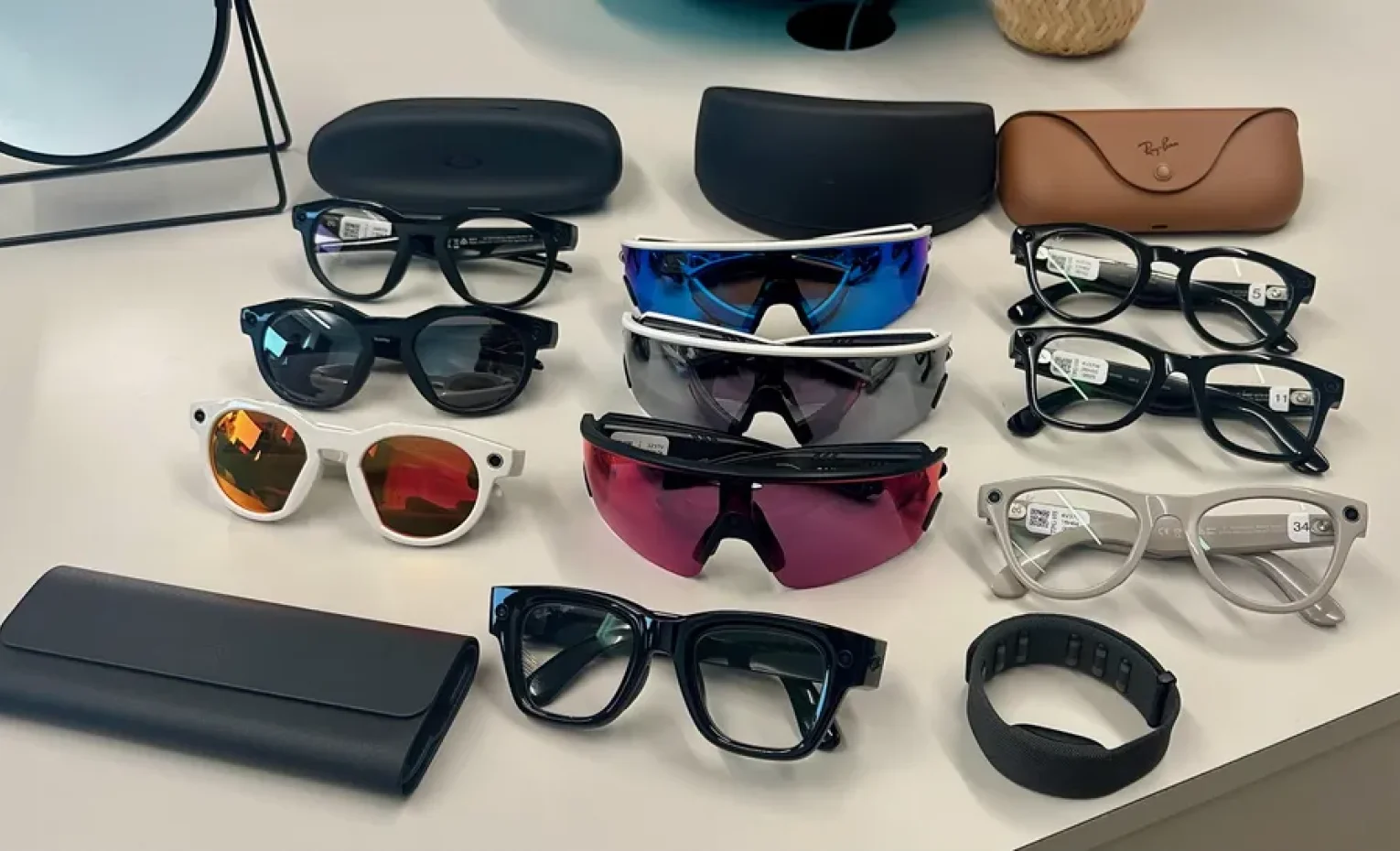 بررسی گجت های پوشیدنی در سال 2025، ساعت ها و عینک های هوشمند بررسی گجت های پوشیدنی در سال 2025، ساعت ها و عینک های هوشمند