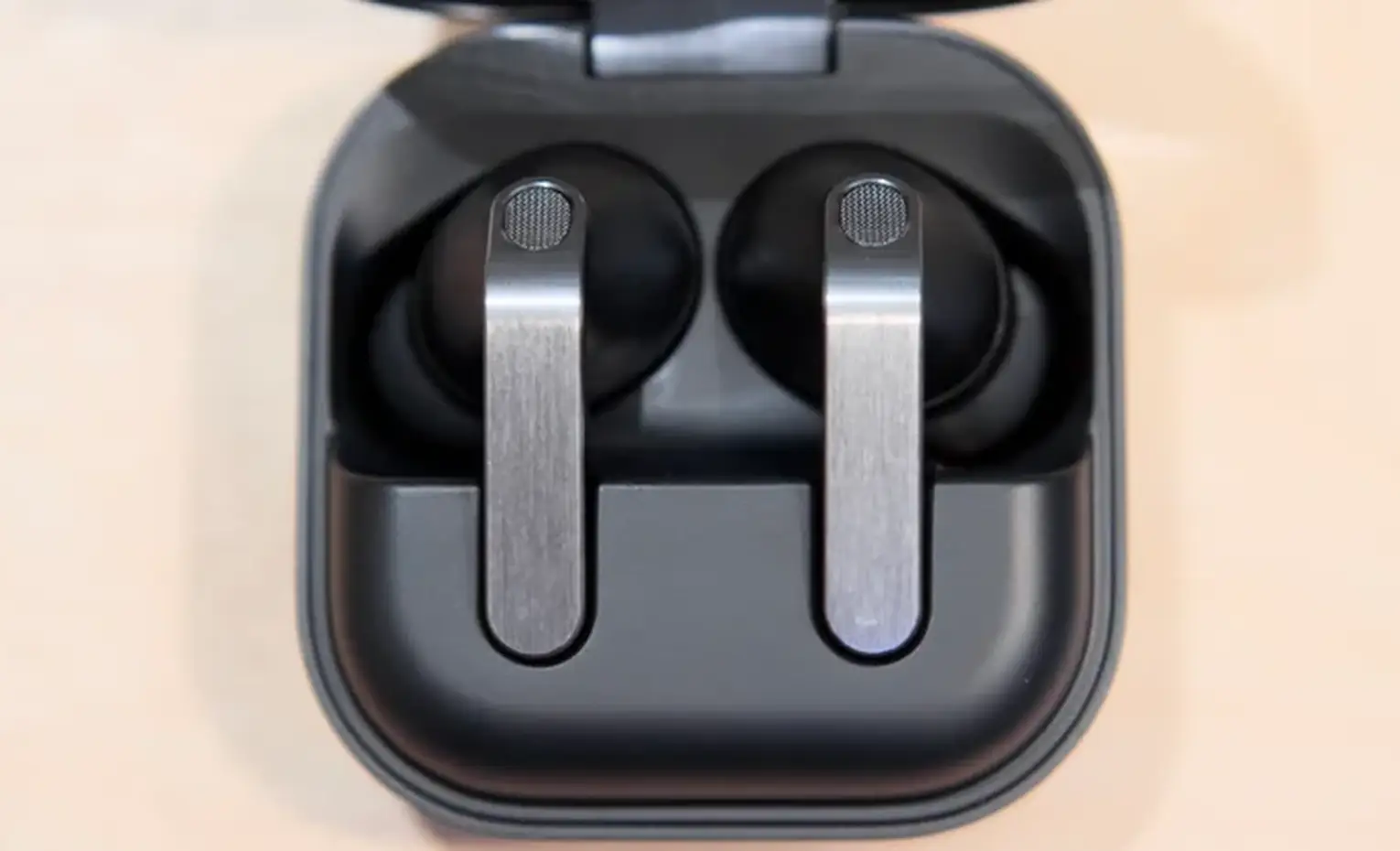 گلکسی بادز 4 پرو بازی را در بازار هندزفریها تغییر میدهد گلکسی بادز 4 پرو بازی را در بازار هندزفریها تغییر میدهد