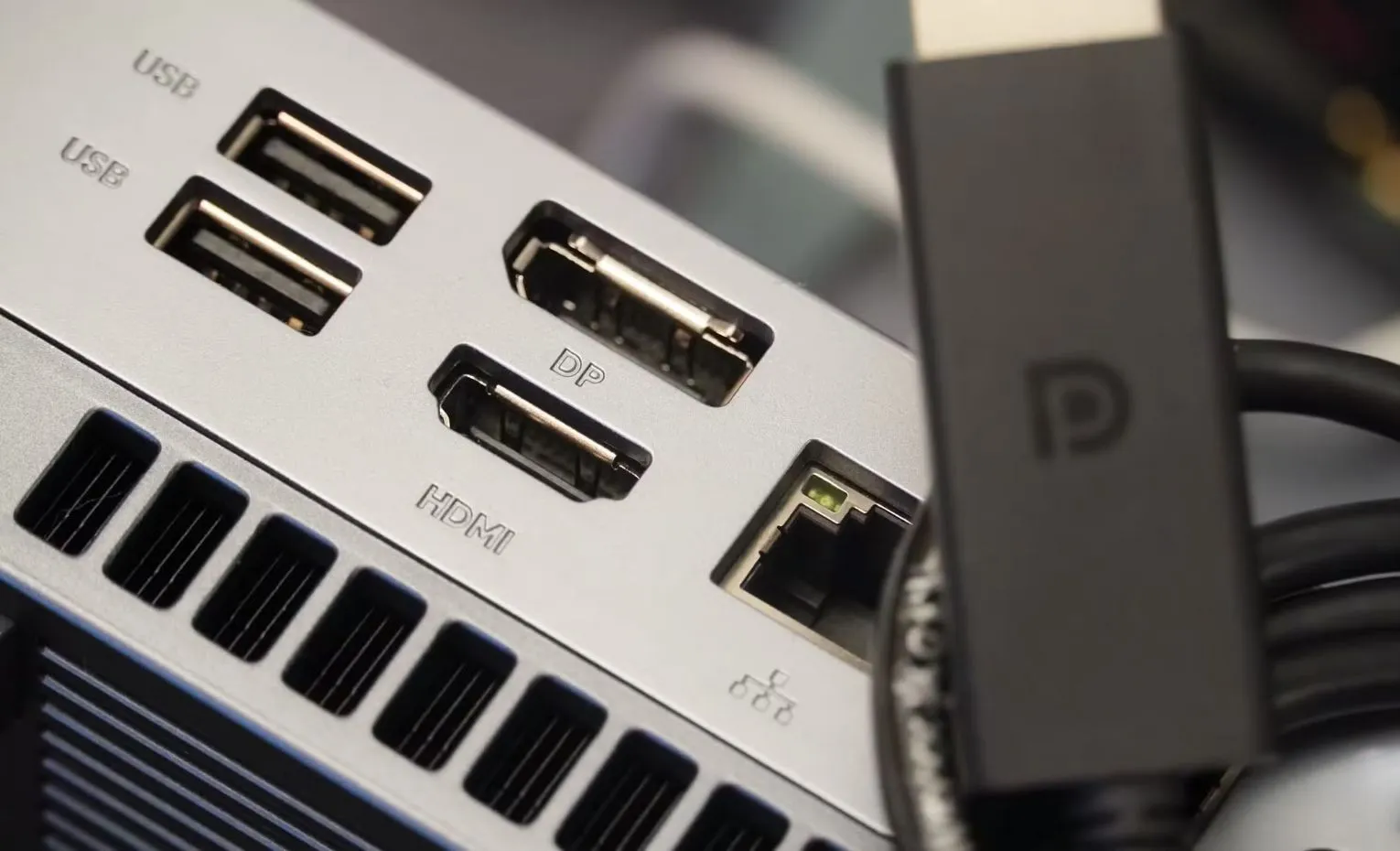 چرا تلویزیون به پورت HDMI نیاز دارد و PC به DisplayPort ؟ چرا تلویزیون به پورت HDMI نیاز دارد و PC به DisplayPort ؟
