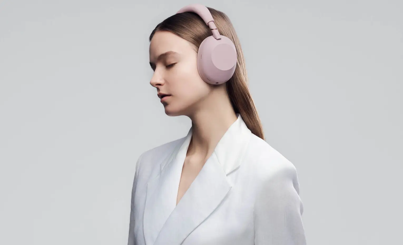 بازگشت سونی؛ هدفون WH-1000XM6 با رنگی فریبنده و هندزفری جدید بازگشت سونی؛ هدفون WH-1000XM6 با رنگی فریبنده و هندزفری جدید