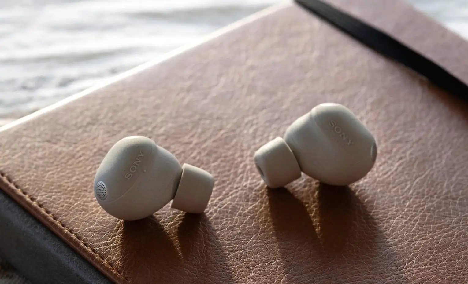 بازگشت سونی؛ هدفون WH-1000XM6 با رنگی فریبنده و هندزفری جدید بازگشت سونی؛ هدفون WH-1000XM6 با رنگی فریبنده و هندزفری جدید