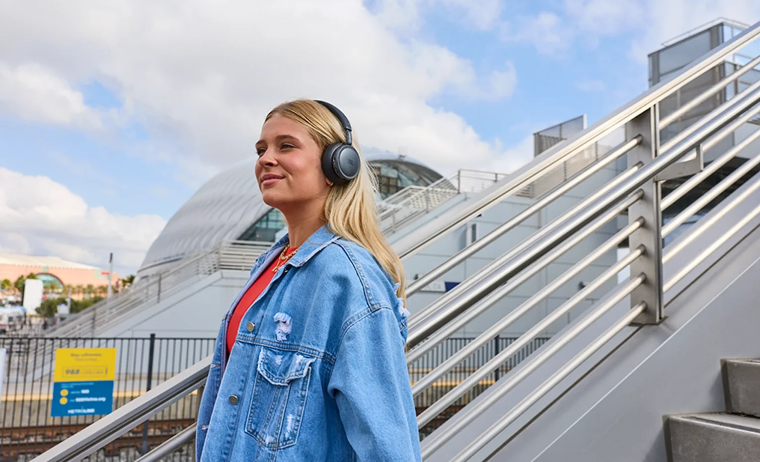 معرفی هدفون جی بی ال مدل Live 680NC، با صدای JBL Signature معرفی هدفون جی بی ال مدل Live 680NC، با صدای JBL Signature