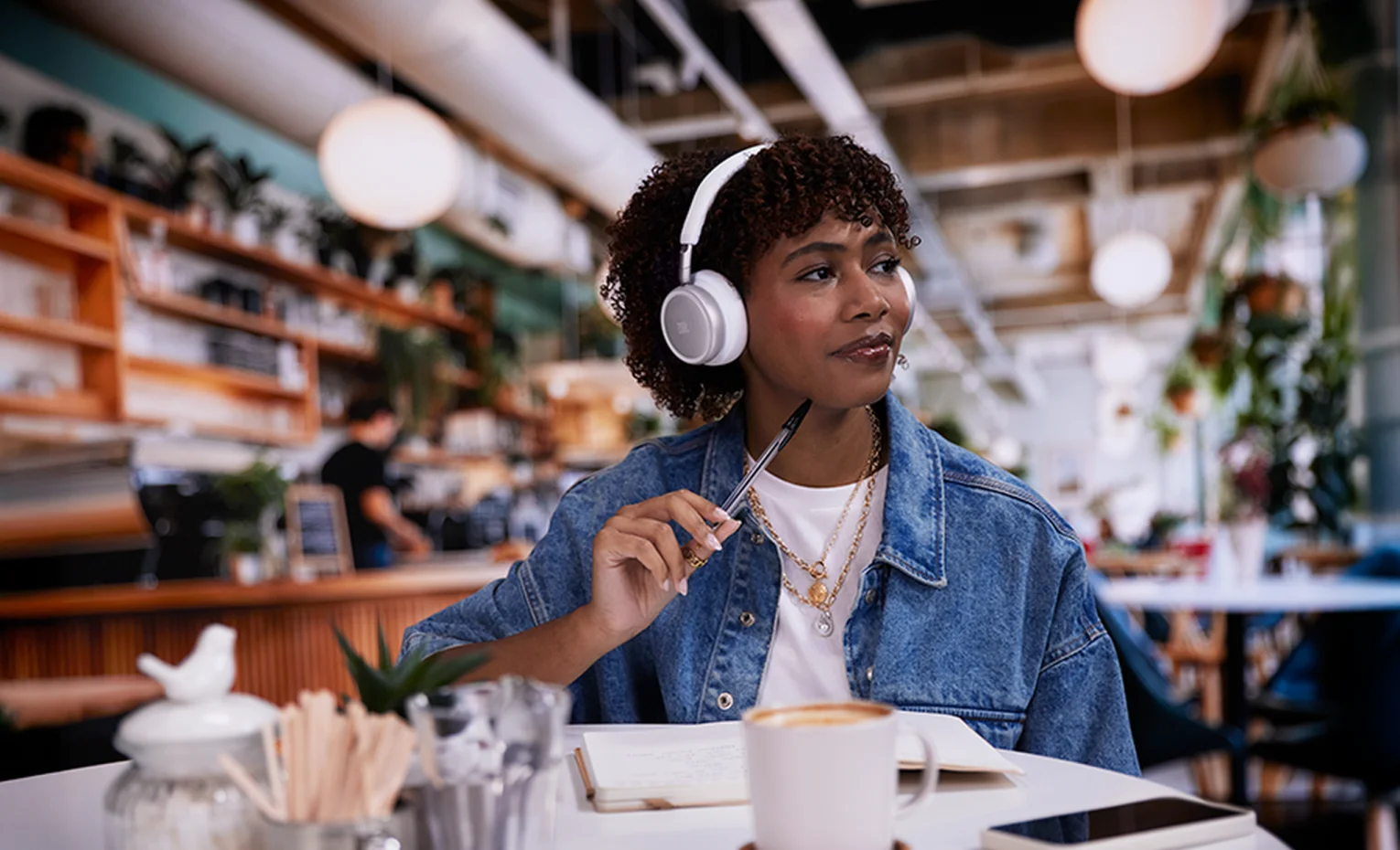 معرفی هدفون جی بی ال مدل Live 680NC، با صدای JBL Signature معرفی هدفون جی بی ال مدل Live 680NC، با صدای JBL Signature