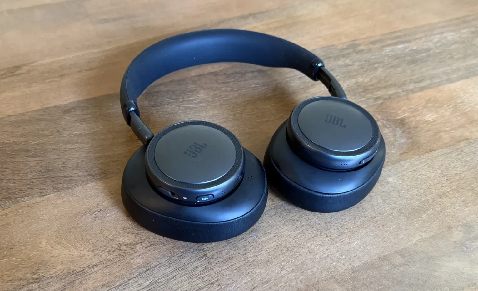 مقایسه هدفون جی بی ال Live 780NC با اپل AirPods Max 2 مقایسه هدفون جی بی ال Live 780NC با اپل AirPods Max 2