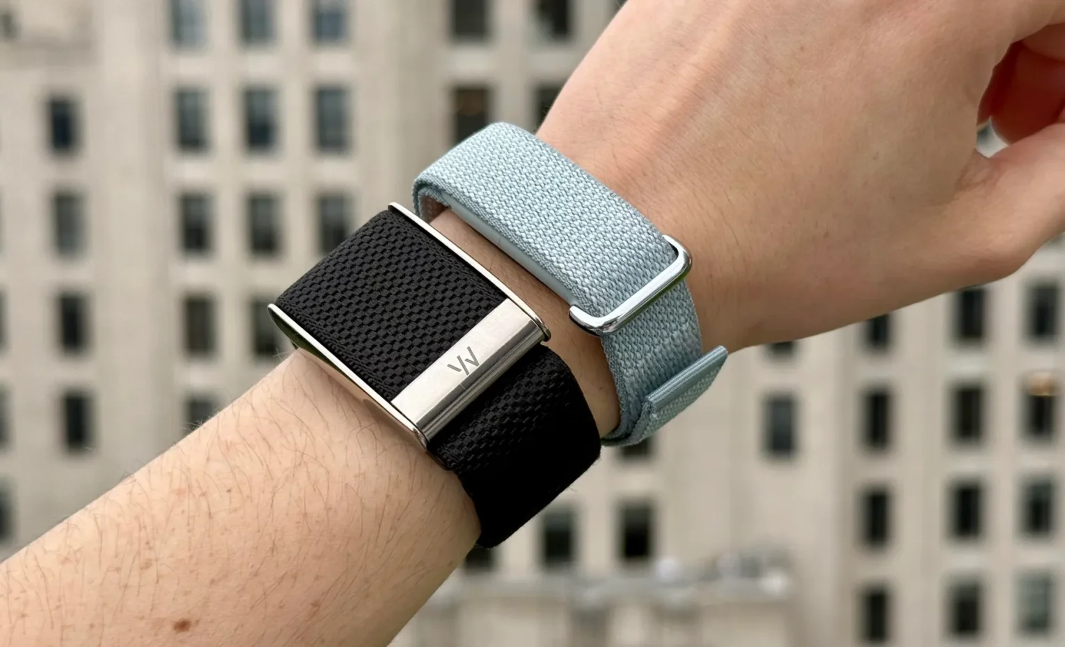 مقایسه Whoop 5.0 و Fitbit Air، کدام دستبند سلامتی بهتر است؟ مقایسه Whoop 5.0 و Fitbit Air، کدام دستبند سلامتی بهتر است؟