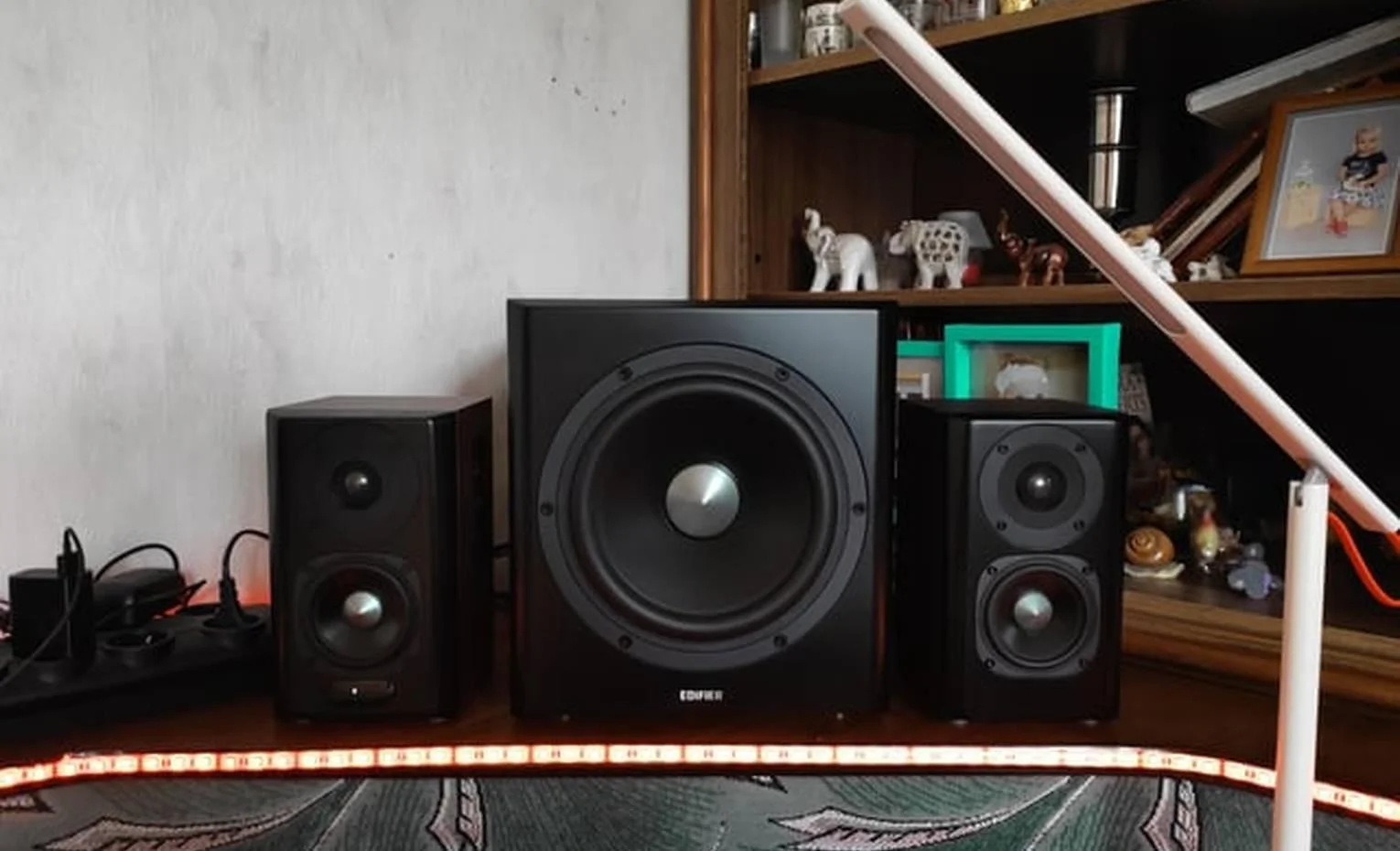 مقایسه اسپیکر هارمن کاردن Aura Studio 5 با ادیفایر S350DB مقایسه اسپیکر هارمن کاردن Aura Studio 5 با ادیفایر S350DB