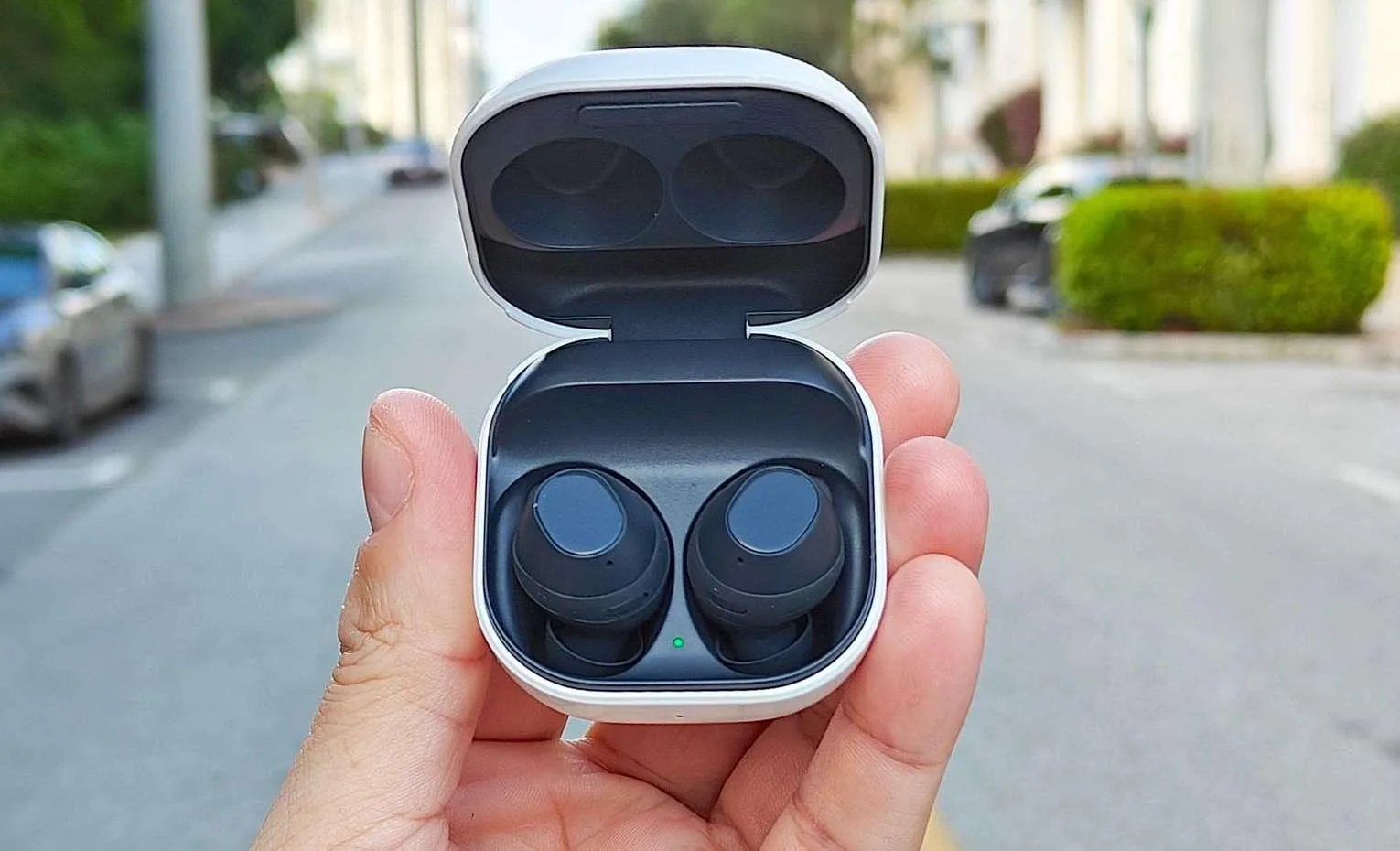 مقایسه هندزفری سامسونگ Galaxy Buds FE با ناتینگ CMF Buds 2a مقایسه هندزفری سامسونگ Galaxy Buds FE با ناتینگ CMF Buds 2a