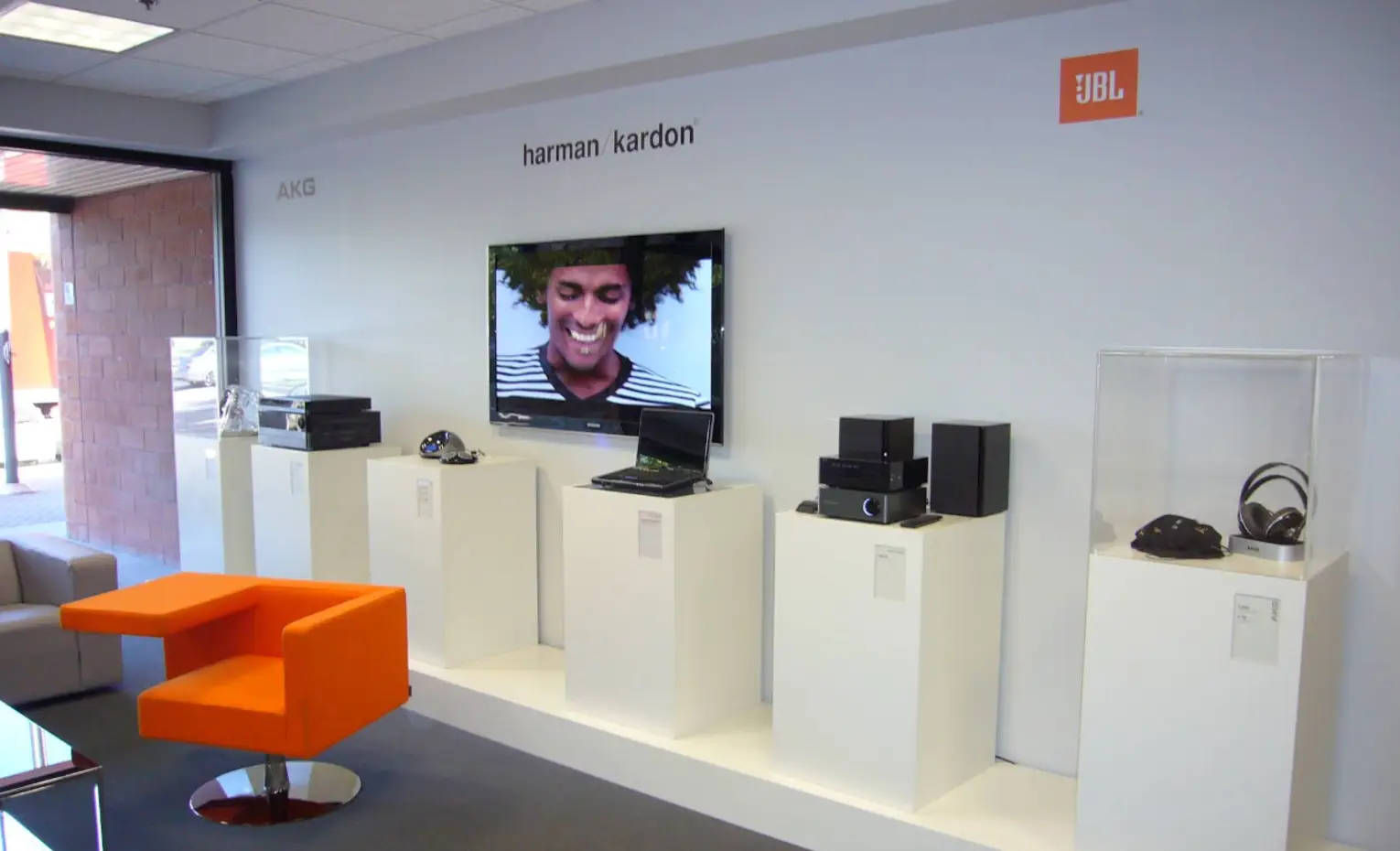 دفتر و مراکز مهندسی JBL، از کالیفرنیا تا لابراتوارهای HARMAN دفتر و مراکز مهندسی JBL، از کالیفرنیا تا لابراتوارهای HARMAN