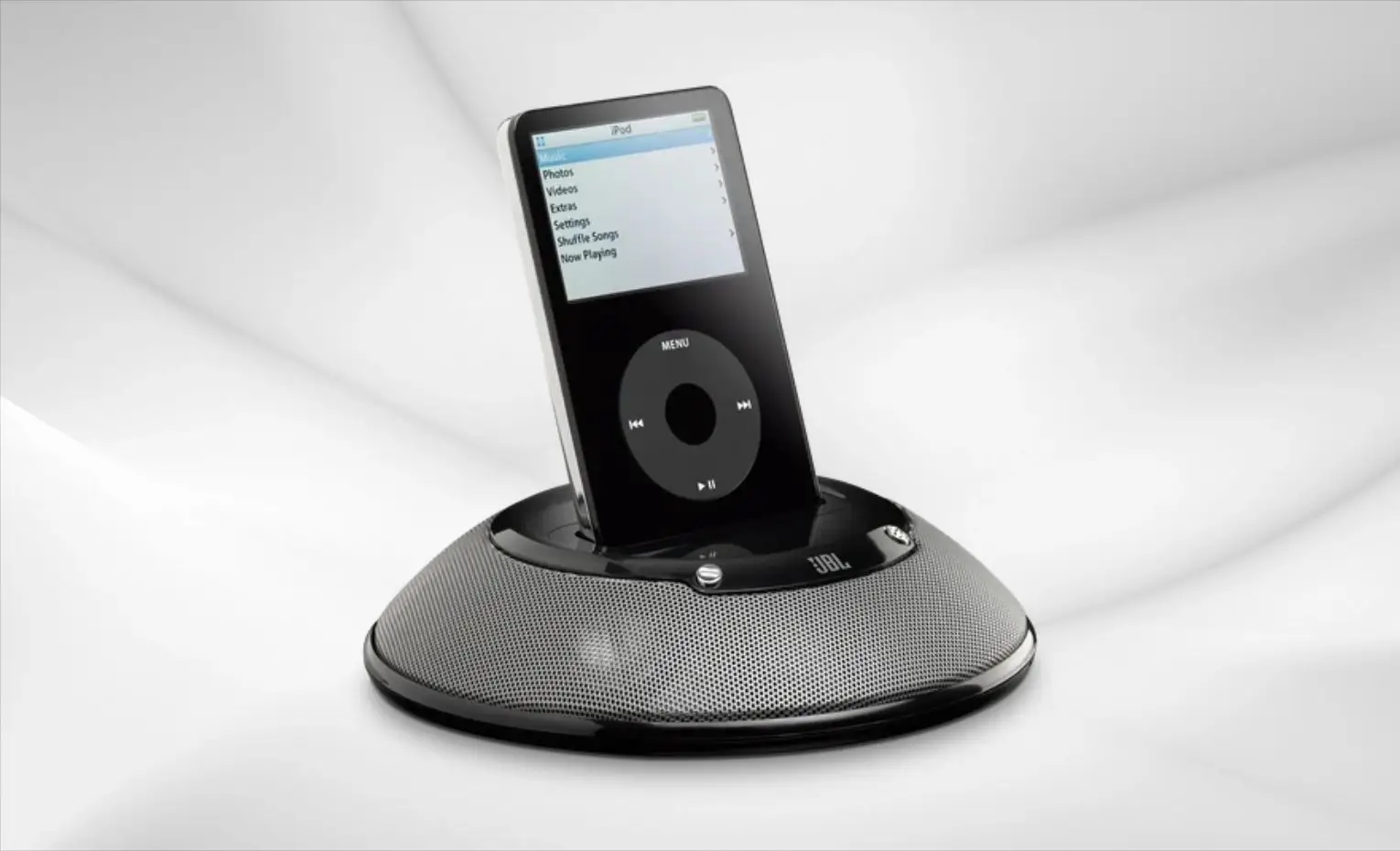 JBL چگونه از بلندگوی سینما به هدفون و اسپیکر قابل حمل رسید JBL چگونه از بلندگوی سینما به هدفون و اسپیکر قابل حمل رسید