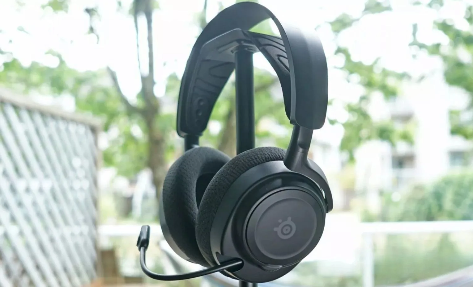 مقایسه هدفون JBL Quantum 910 با SteelSeries Arctis Nova 7 مقایسه هدفون JBL Quantum 910 با SteelSeries Arctis Nova 7