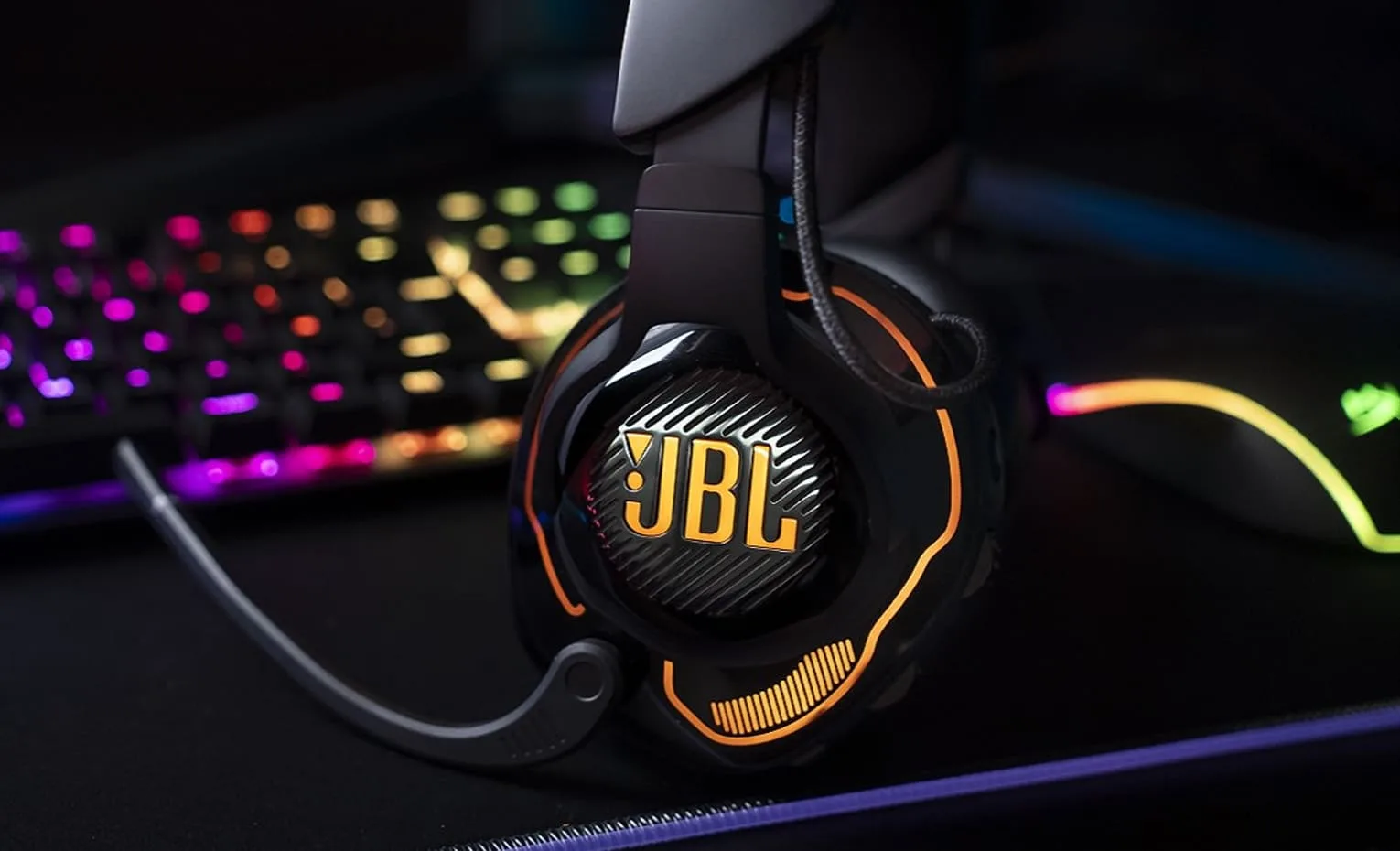 مقایسه هدفون JBL Quantum 910 با SteelSeries Arctis Nova 7 مقایسه هدفون JBL Quantum 910 با SteelSeries Arctis Nova 7