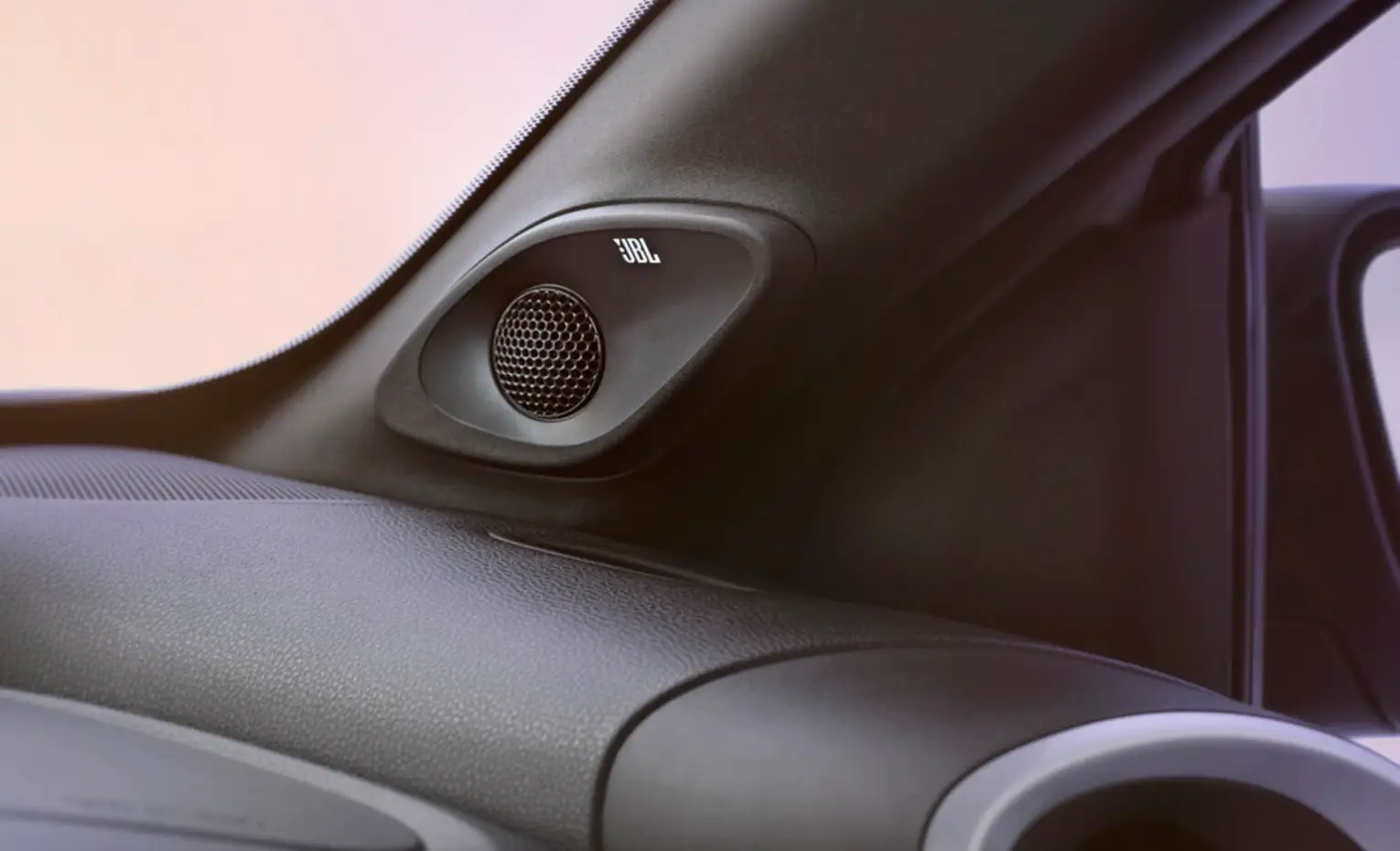 اسپیکر JBL در خودروهای Toyota چه اجزایی دارد؟ راهنمای کامل اسپیکر JBL در خودروهای Toyota چه اجزایی دارد؟ راهنمای کامل