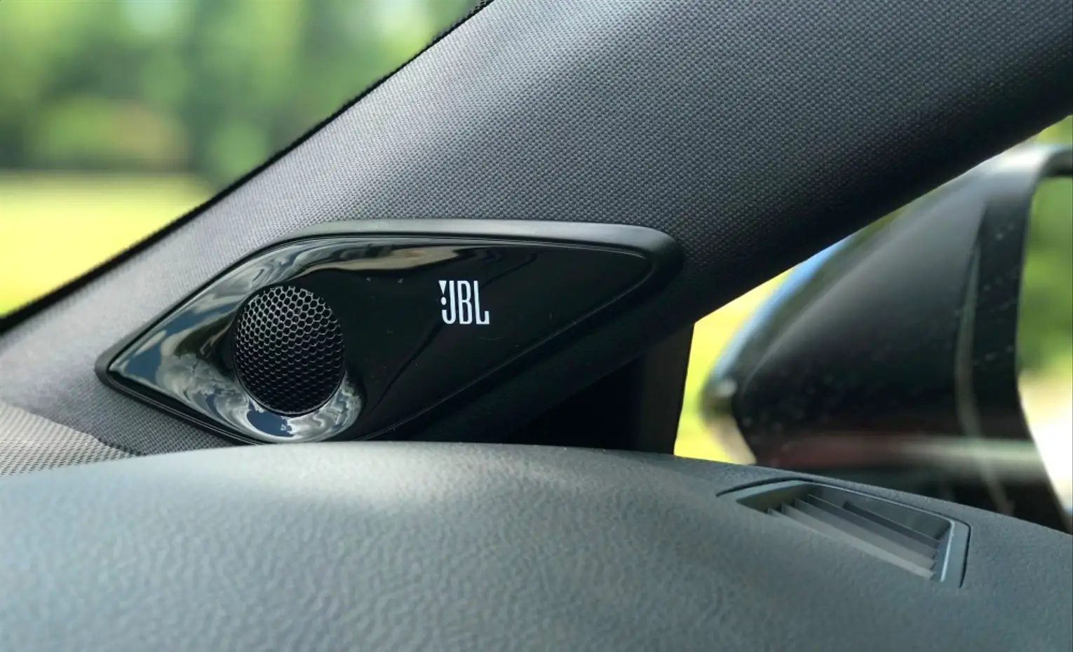 اسپیکر JBL در خودروهای Toyota چه اجزایی دارد؟ راهنمای کامل اسپیکر JBL در خودروهای Toyota چه اجزایی دارد؟ راهنمای کامل