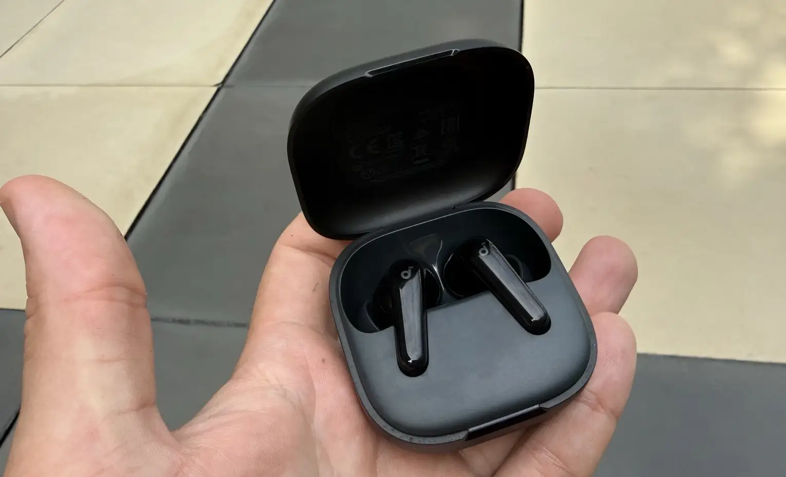 مقایسه ساندکور R60i و ردمی بادز 6 پرو، کدام بهتر است؟ مقایسه ساندکور R60i و ردمی بادز 6 پرو، کدام بهتر است؟