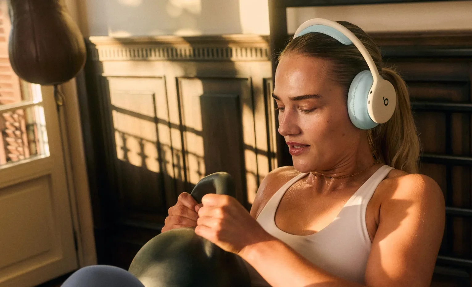مقایسه هدفون Beats 360 و Sony WH-1000XM6، کدام بهتر است؟ مقایسه هدفون Beats 360 و Sony WH-1000XM6، کدام بهتر است؟