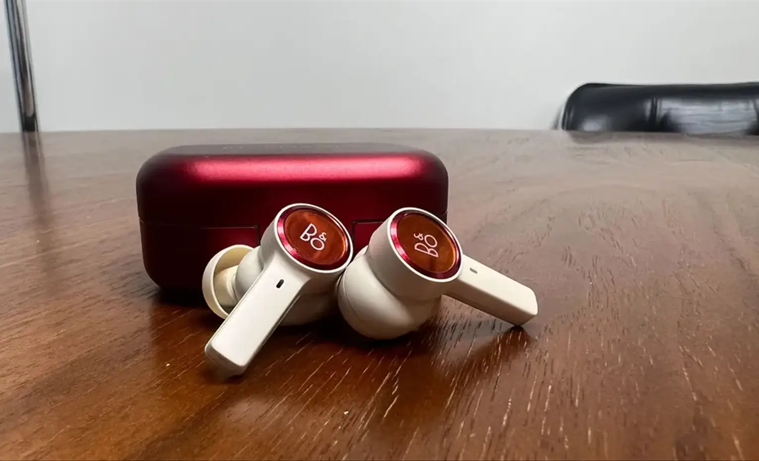 صدای سوت Beoplay EX، بررسی علت و تمیز کردن میکروفون صدای سوت Beoplay EX، بررسی علت و تمیز کردن میکروفون