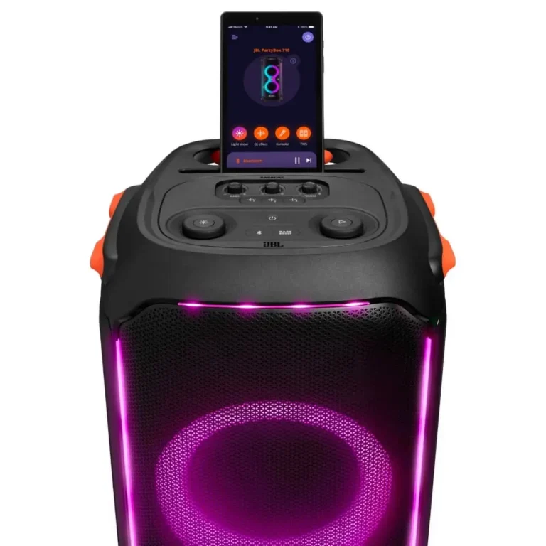 عکس بخش بالایی اسپیکر JBL PartyBox 710 مشکی با گوشی قرارگرفته روی بدنه