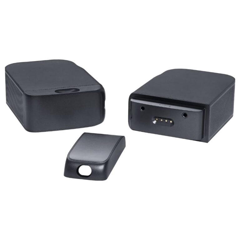 عکس دو اسپیکر جداشوندهٔ JBL Bar 800 مشکی از زاویه، با نمایش محل اتصال