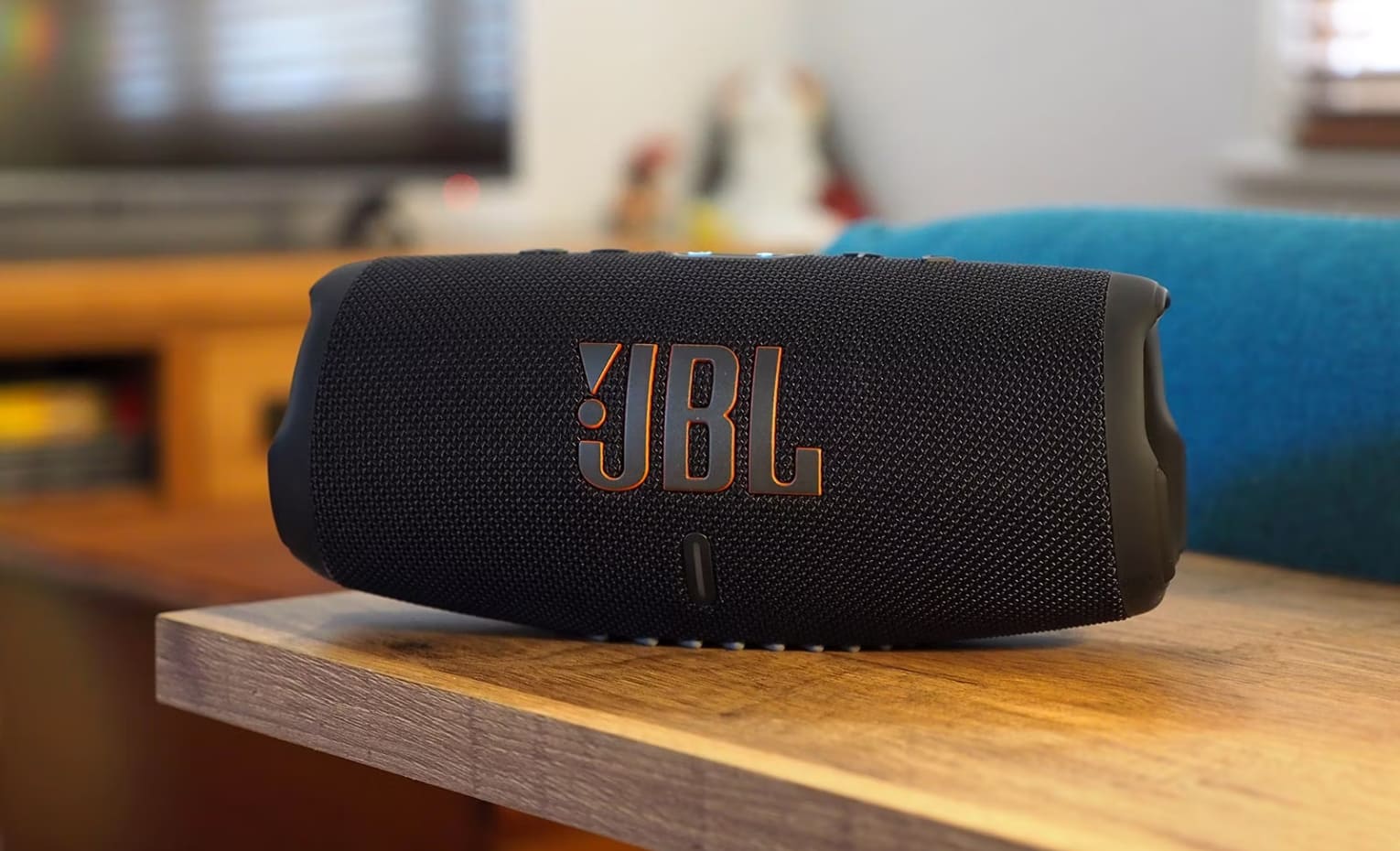 best-jbl-outdoor-speakers-JBL-Charge-5